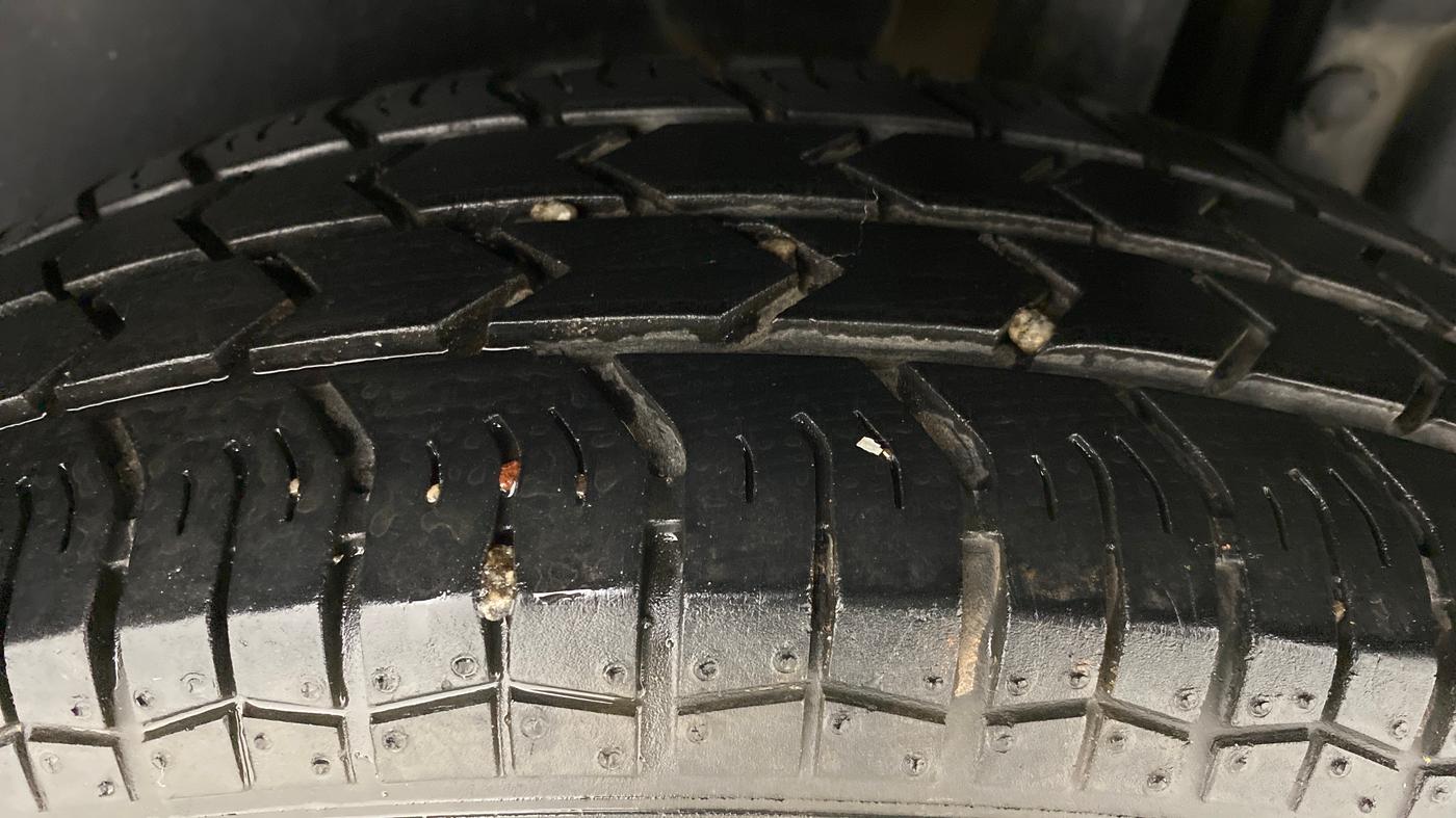 2017 Maruti Swift VXI D, Petrol, Manual, 34,359 km, Left Rear Tyre Tread