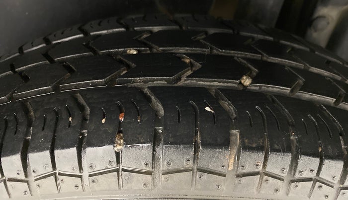 2017 Maruti Swift VXI D, Petrol, Manual, 34,359 km, Left Rear Tyre Tread