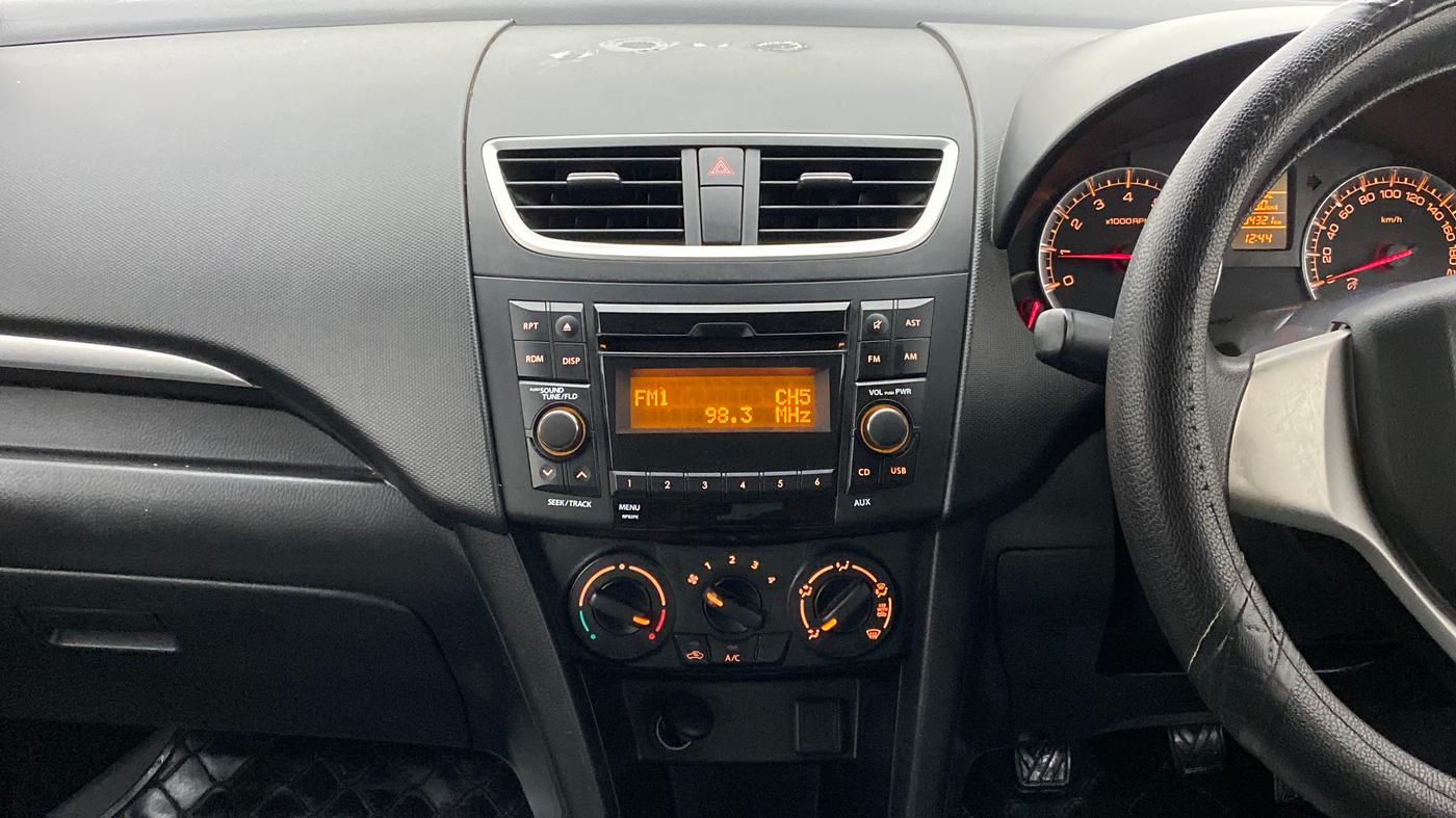 2017 Maruti Swift VXI D, Petrol, Manual, 34,359 km, Air Conditioner