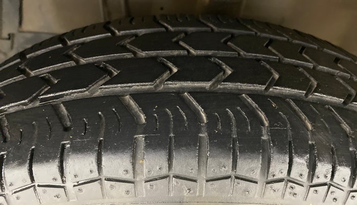 2017 Maruti Swift VXI D, Petrol, Manual, 34,359 km, Left Front Tyre Tread