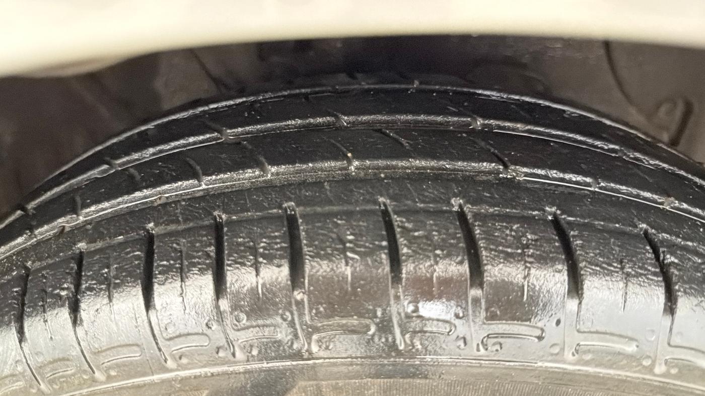 2021 Hyundai AURA S 1.2 CNG, CNG, Manual, 24,253 km, Right Front Tyre Tread