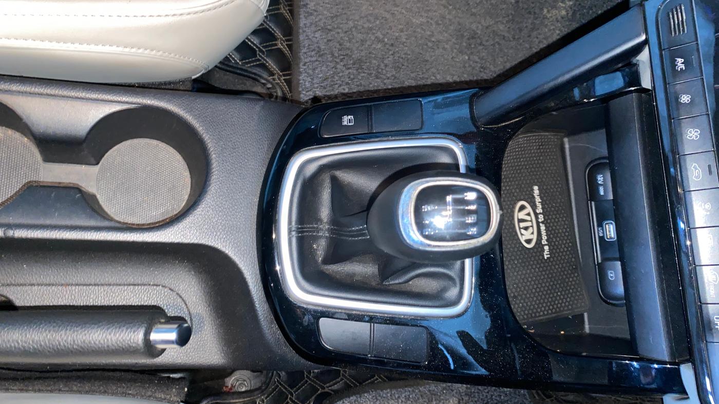 2020 KIA SELTOS HTX 1.5 PETROL, Petrol, Manual, 45,915 km, Gear Lever