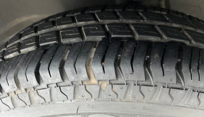 2017 Maruti Alto 800 LXI, Petrol, Manual, 20,305 km, Left Front Tyre Tread