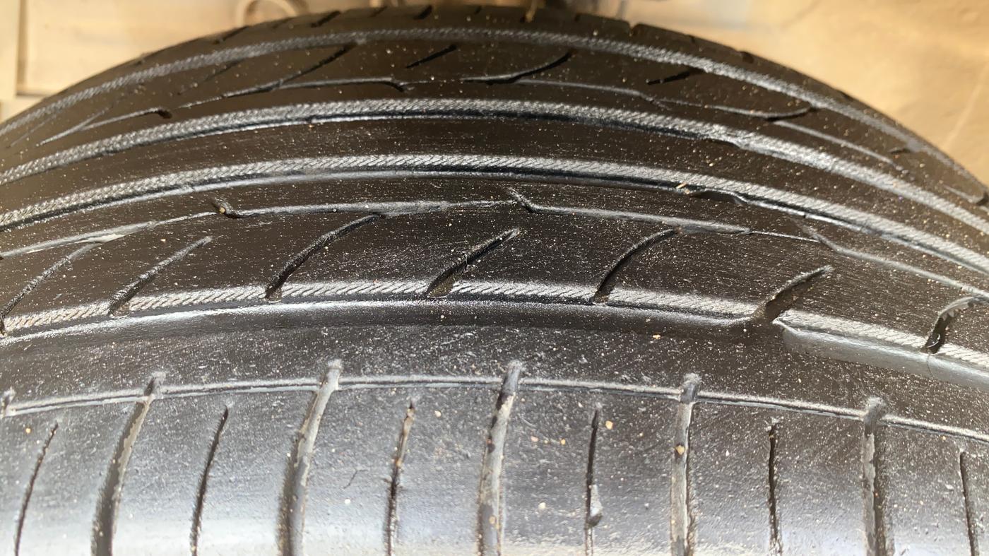 2018 Maruti Ciaz ALPHA  AT 1.4  PETROL, Petrol, Automatic, 1,17,104 km, Left Front Tyre Tread
