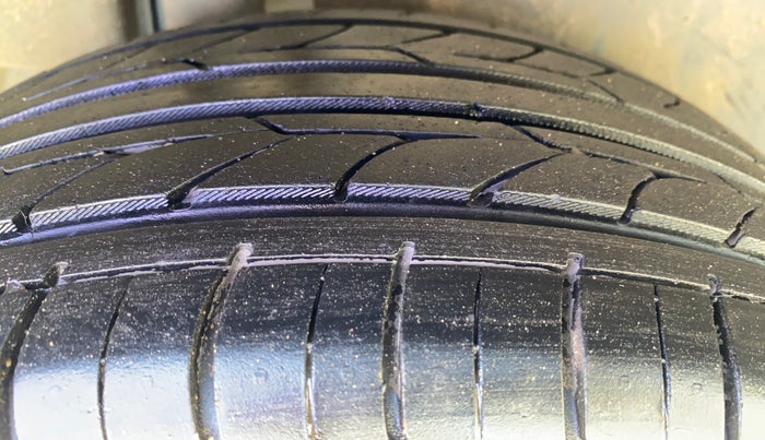 2018 Maruti Ciaz ALPHA  AT 1.4  PETROL, Petrol, Automatic, 1,17,104 km, Right Rear Tyre Tread