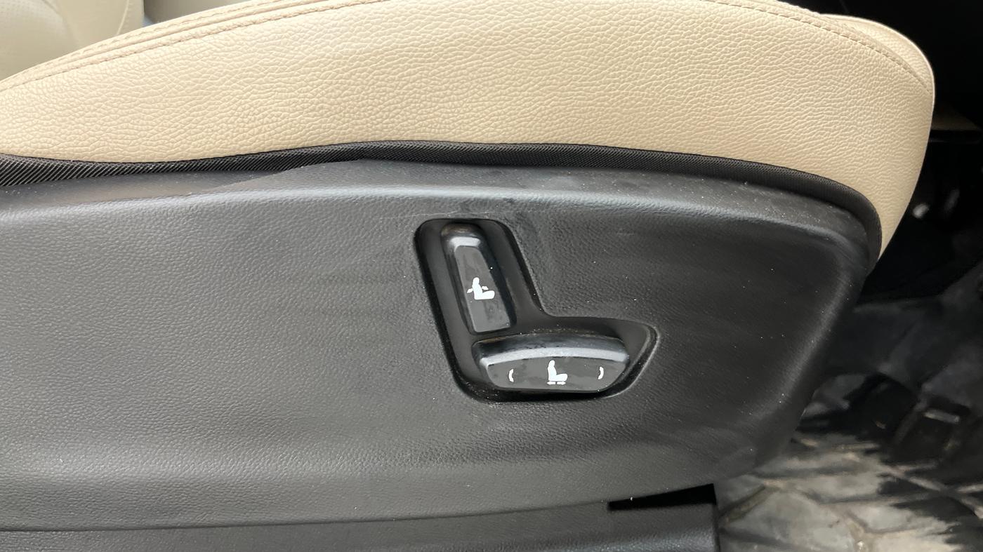 2023 MG HECTOR SMART PRO 1.5 TURBO MT PETROL, Petrol, Manual, 18,024 km, Driver Side Adjustment Panel
