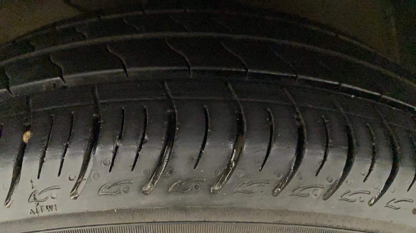 2021 Maruti Baleno DELTA PETROL 1.2, Petrol, Manual, 10,972 km, Left Front Tyre Tread