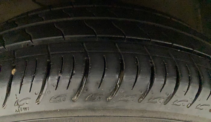 2021 Maruti Baleno DELTA PETROL 1.2, Petrol, Manual, 10,972 km, Left Front Tyre Tread