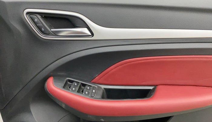 2023 MG ASTOR SAVVY 1.3 TURBO AT S RED, Petrol, Automatic, 16,799 km, Driver Side Door Panels Control