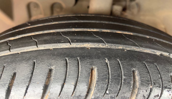 2017 Ford Ecosport TITANIUM 1.5L PETROL, Petrol, Manual, 1,22,866 km, Left Front Tyre Tread