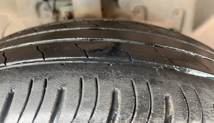 2017 Ford Ecosport TITANIUM 1.5L PETROL, Petrol, Manual, 1,22,866 km, Right Front Tyre Tread