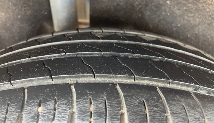 2017 Ford Ecosport TITANIUM 1.5L PETROL, Petrol, Manual, 1,22,866 km, Right Rear Tyre Tread