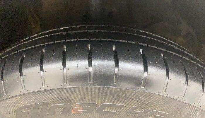 2023 Maruti Swift ZXI PLUS, Petrol, Manual, 20,314 km, Right Front Tyre Tread