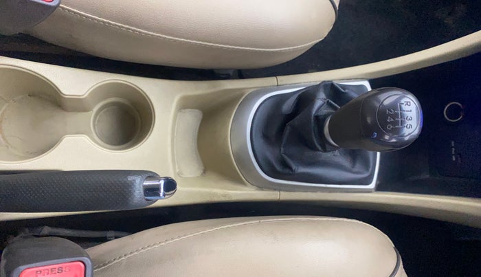 2014 Hyundai Verna FLUIDIC 1.6 CRDI SX, Diesel, Manual, 1,04,935 km, Gear Lever