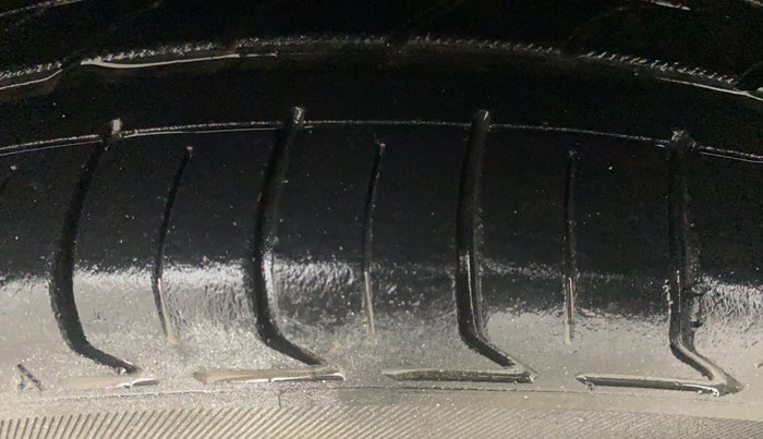 2014 Hyundai Verna FLUIDIC 1.6 CRDI SX, Diesel, Manual, 1,04,935 km, Left Front Tyre Tread