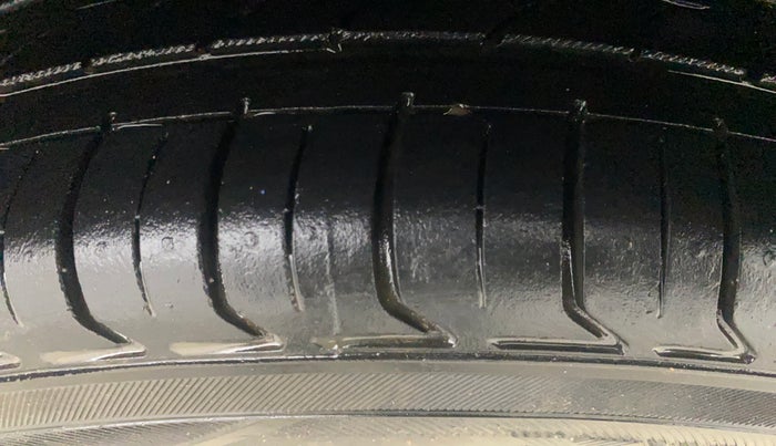 2014 Hyundai Verna FLUIDIC 1.6 CRDI SX, Diesel, Manual, 1,04,935 km, Left Rear Tyre Tread