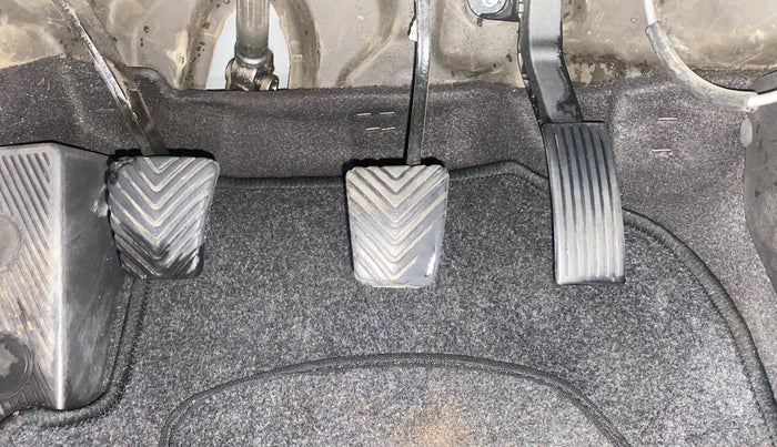 2014 Hyundai Verna FLUIDIC 1.6 CRDI SX, Diesel, Manual, 1,04,935 km, Pedals