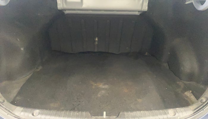 2014 Hyundai Verna FLUIDIC 1.6 CRDI SX, Diesel, Manual, 1,04,935 km, Boot Inside