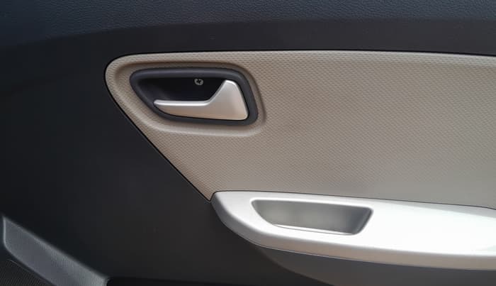 2015 Maruti Alto K10 VXI AMT, Petrol, Automatic, 79,374 km, Driver Side Door Panels Control