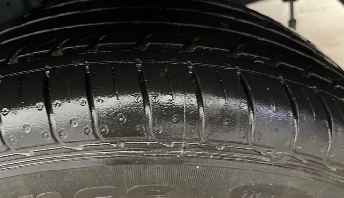 2022 Hyundai VENUE S 1.2, Petrol, Manual, 28,731 km, Left Rear Tyre Tread