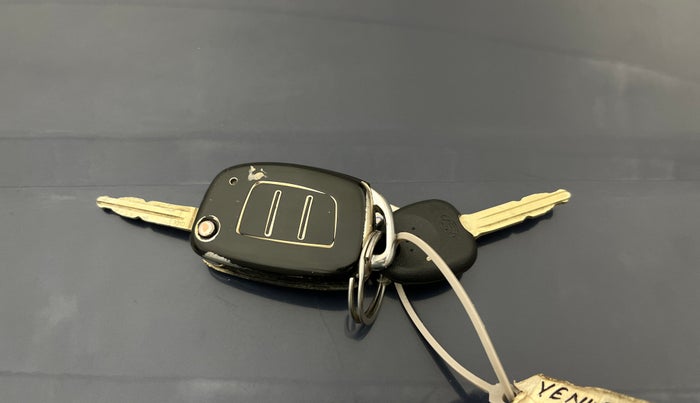 2022 Hyundai VENUE S 1.2, Petrol, Manual, 28,731 km, Key Close Up