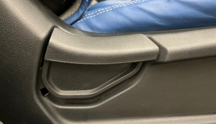 2022 Hyundai VENUE S 1.2, Petrol, Manual, 28,731 km, Driver Side Adjustment Panel