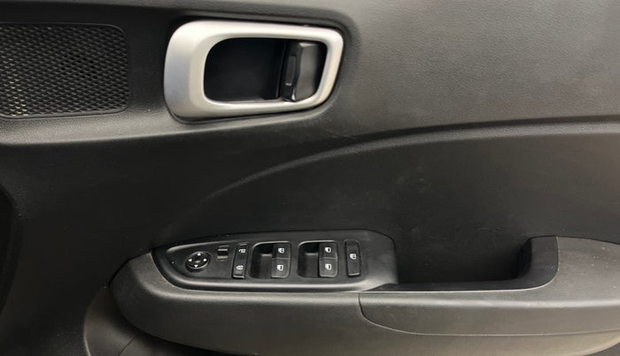 2022 Hyundai VENUE S 1.2, Petrol, Manual, 28,731 km, Driver Side Door Panels Control