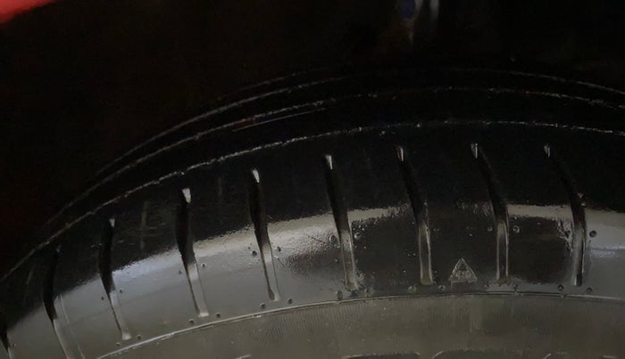 2020 Maruti Swift ZXI, Petrol, Manual, 21,510 km, Right Front Tyre Tread