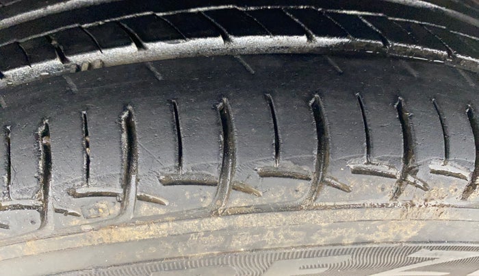 2017 Hyundai Grand i10 MAGNA 1.2 KAPPA VTVT, Petrol, Manual, 82,417 km, Left Front Tyre Tread