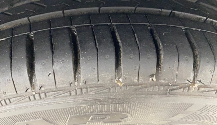 2017 Hyundai Grand i10 MAGNA 1.2 KAPPA VTVT, Petrol, Manual, 82,417 km, Right Front Tyre Tread