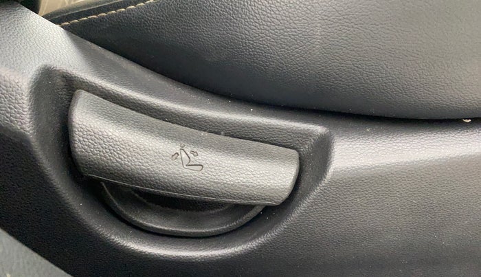 2017 Hyundai Grand i10 MAGNA 1.2 KAPPA VTVT, Petrol, Manual, 82,417 km, Driver Side Adjustment Panel