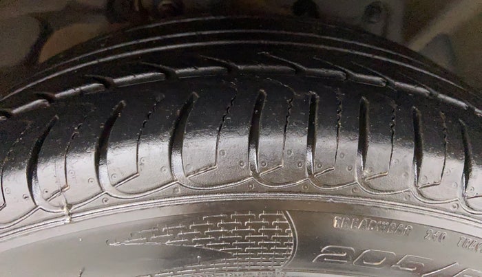2014 Ford Ecosport 1.5 TITANIUM TI VCT AT, Petrol, Automatic, 42,768 km, Right Front Tyre Tread