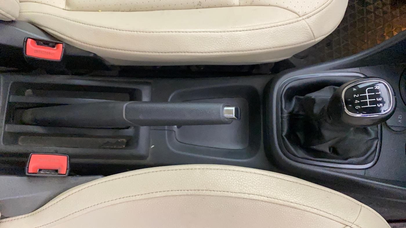2020 Skoda Rapid STYLE TSI, Petrol, Manual, 95,411 km, Gear Lever