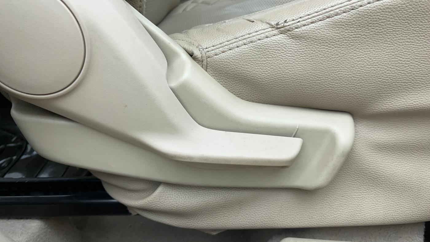 2019 Maruti Dzire LXI, Petrol, Manual, 57,465 km, Driver Side Adjustment Panel