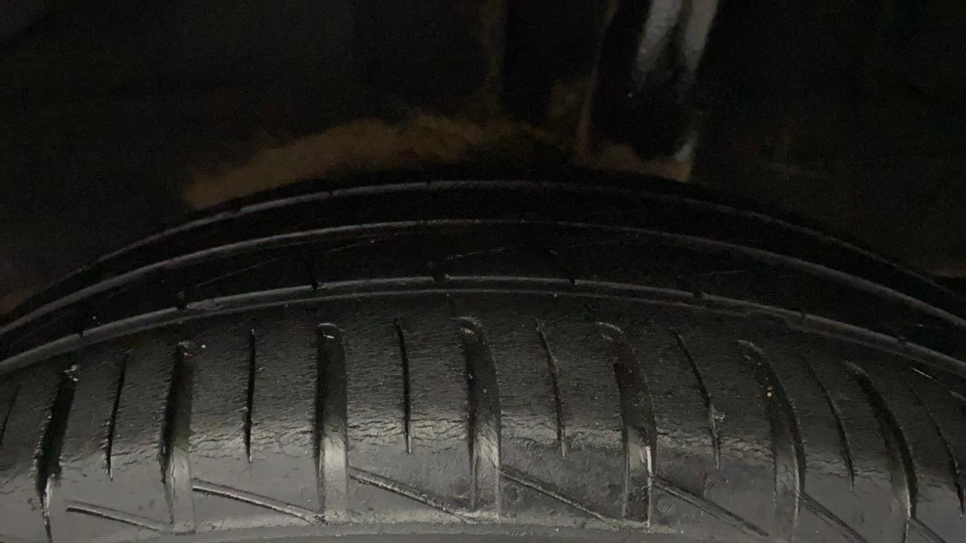 2019 Renault Kwid CLIMBER 1.0 AMT (O), Petrol, Automatic, 37,450 km, Left Rear Tyre Tread