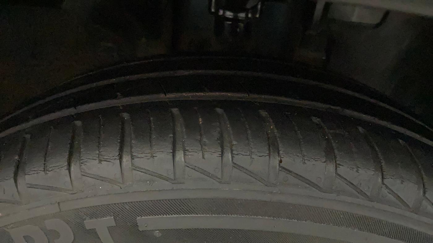 2019 Renault Kwid CLIMBER 1.0 AMT (O), Petrol, Automatic, 37,450 km, Right Front Tyre Tread