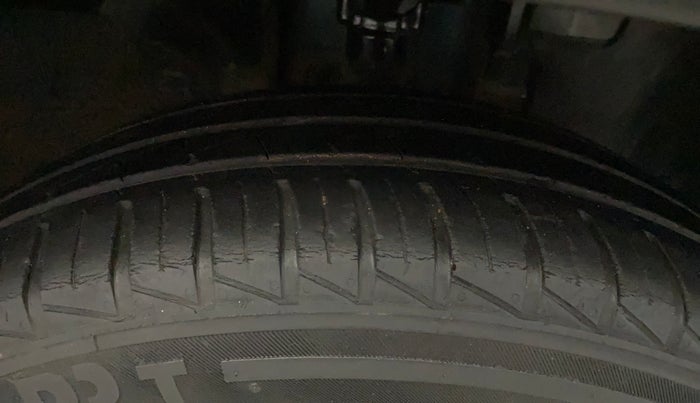 2019 Renault Kwid CLIMBER 1.0 AMT (O), Petrol, Automatic, 37,450 km, Right Front Tyre Tread