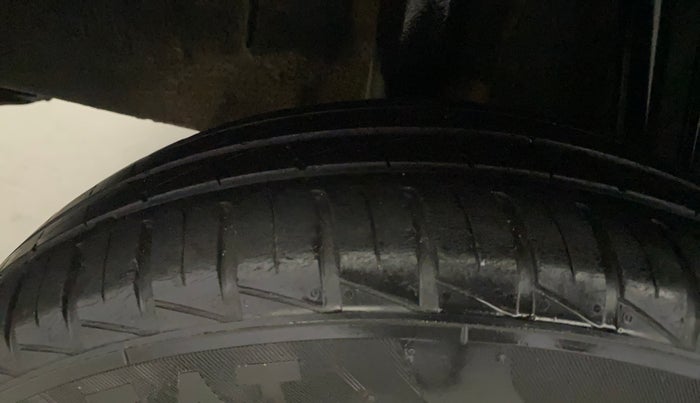 2019 Renault Kwid CLIMBER 1.0 AMT (O), Petrol, Automatic, 37,450 km, Right Rear Tyre Tread