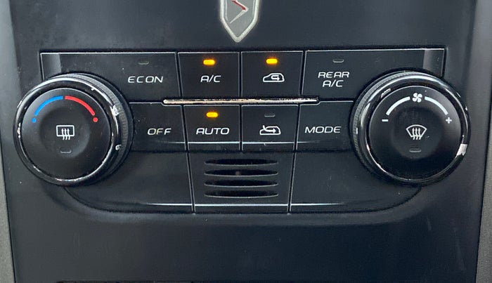 2017 Mahindra XUV500 W10 FWD, Diesel, Manual, 64,140 km, Automatic Climate Control