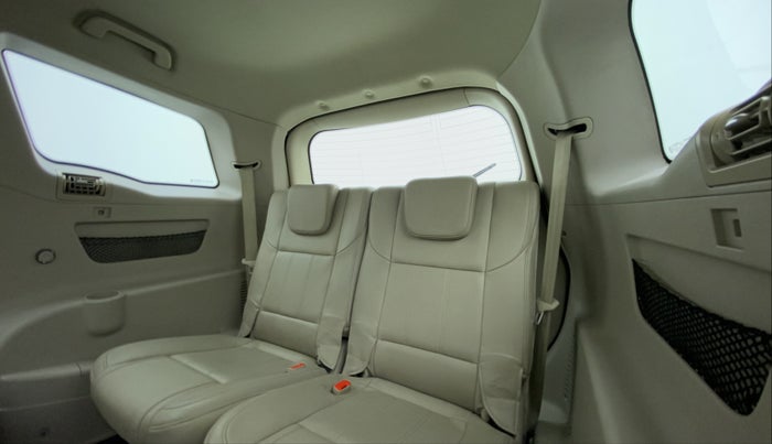 2017 Mahindra XUV500 W10 FWD, Diesel, Manual, 64,140 km, Third Seat Row ( optional )