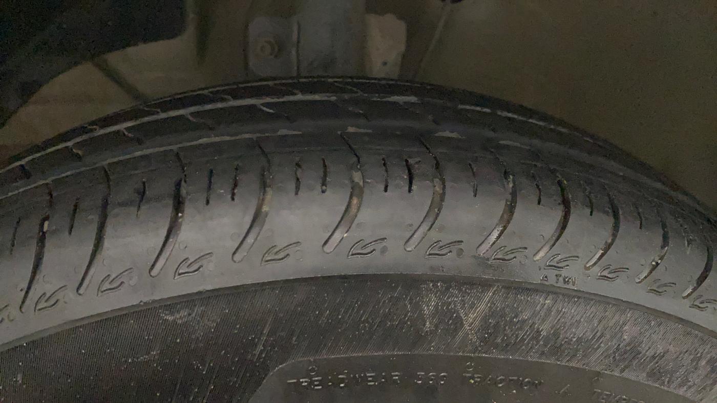 2018 Maruti Dzire VXI, Petrol, Manual, 67,849 km, Left Front Tyre Tread