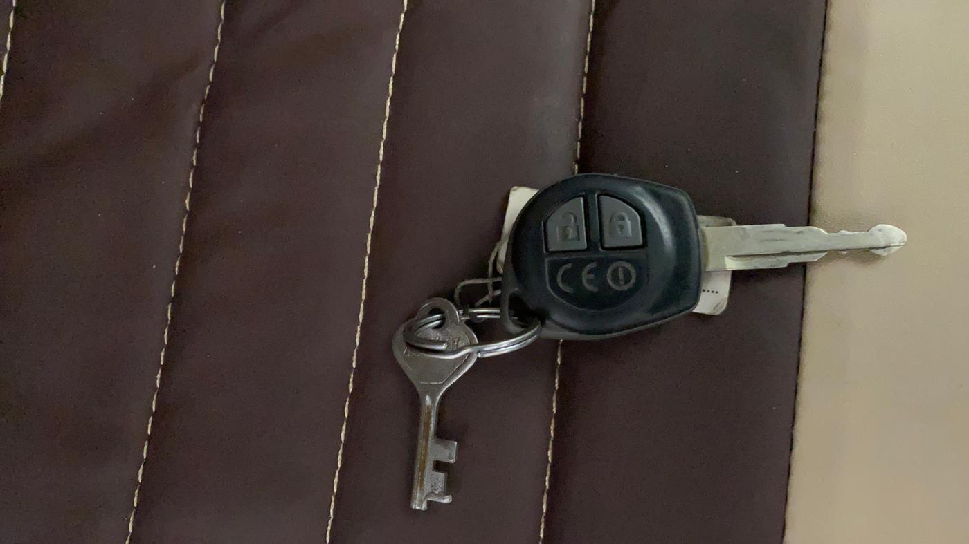 2018 Maruti Dzire VXI, Petrol, Manual, 67,849 km, Key Close Up