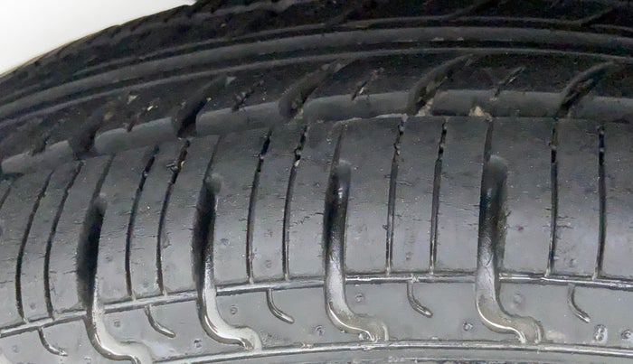 2019 Renault Kwid RXL, Petrol, Manual, 9,550 km, Right Rear Tyre Tread
