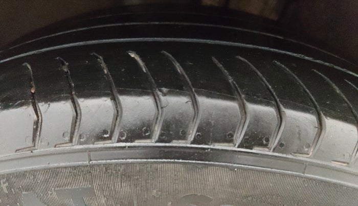 2023 Volkswagen TAIGUN  Topline 1.0 TSI AT (Electric Seats), Petrol, Automatic, 28,732 km, Left Front Tyre Tread