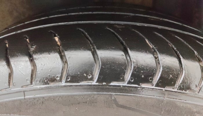 2023 Volkswagen TAIGUN  Topline 1.0 TSI AT (Electric Seats), Petrol, Automatic, 28,732 km, Left Rear Tyre Tread