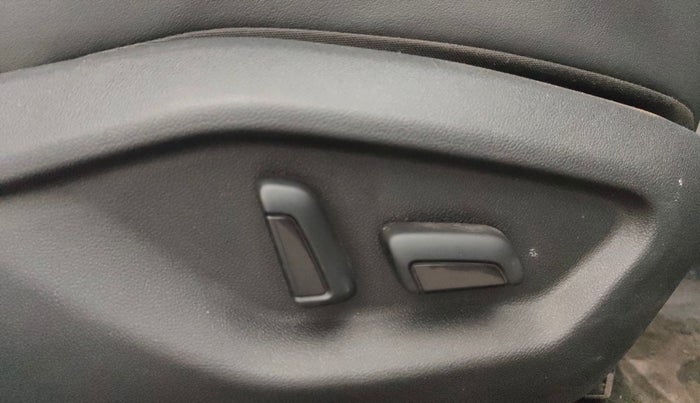 2023 Volkswagen TAIGUN  Topline 1.0 TSI AT (Electric Seats), Petrol, Automatic, 28,732 km, Driver Side Adjustment Panel