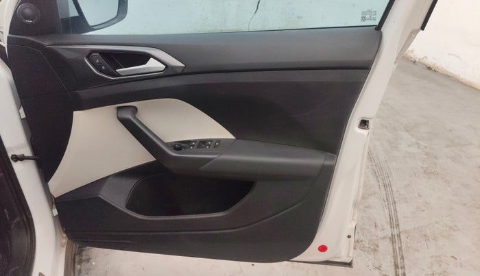 2023 Volkswagen TAIGUN  Topline 1.0 TSI AT (Electric Seats), Petrol, Automatic, 28,732 km, Driver Side Door Panels Control