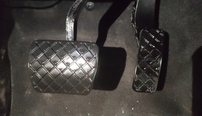 2023 Volkswagen TAIGUN  Topline 1.0 TSI AT (Electric Seats), Petrol, Automatic, 28,732 km, Pedals