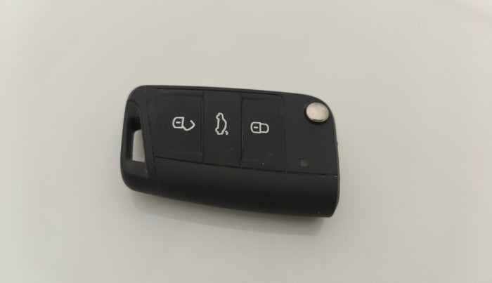 2023 Volkswagen TAIGUN  Topline 1.0 TSI AT (Electric Seats), Petrol, Automatic, 28,732 km, Key Close Up