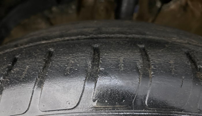 2018 Maruti Swift VXI AMT D, Petrol, Automatic, 59,428 km, Left Front Tyre Tread